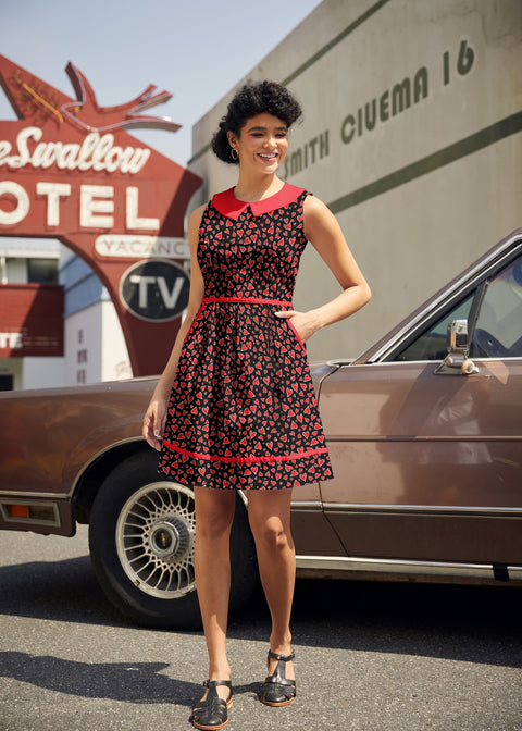 Klänning med hjärtformad krage-1