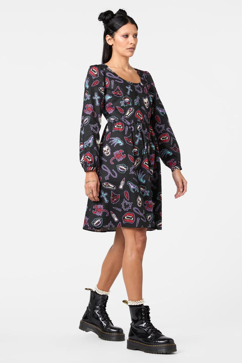 Sug i gotisk klänning-3