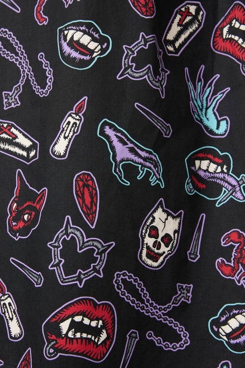 Sug i gotisk klänning-1