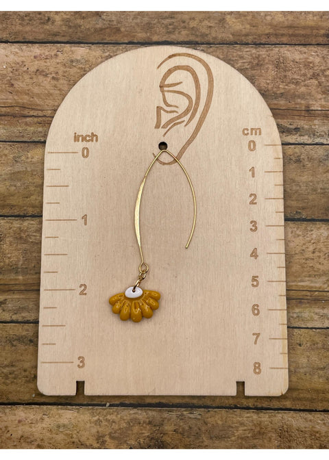 Örhängen med gula prästkragar i vårstil-1